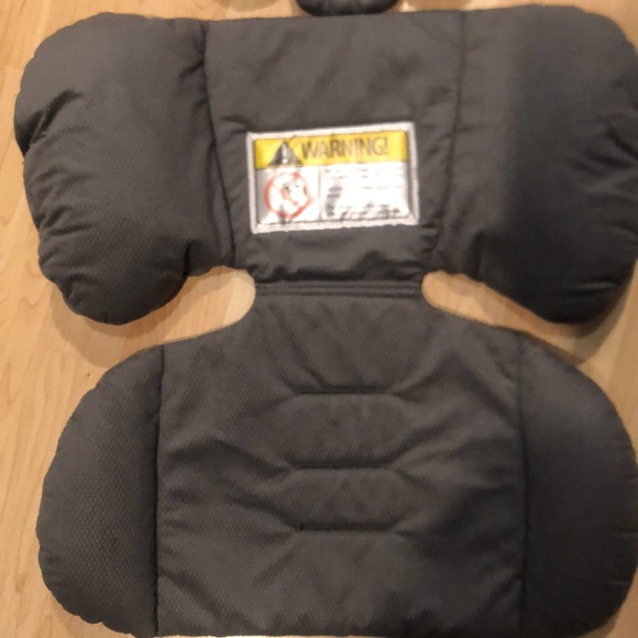 Diono infant head insert for baby car seat - Picture 3 of 3